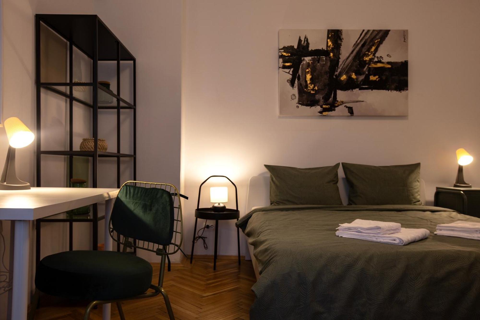 Ultracentral Hong Kong 3 Bdrm Apartment Bucareste Exterior foto